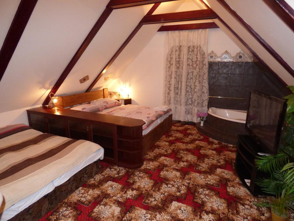 Penzion - Restaurant U Zamku Becov nad Teplou Luaran gambar