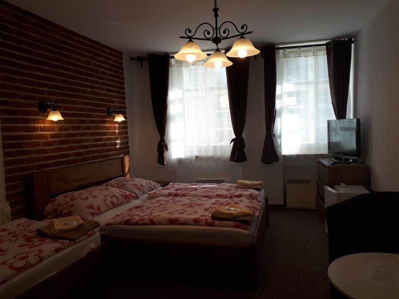 Penzion - Restaurant U Zamku Becov nad Teplou Luaran gambar