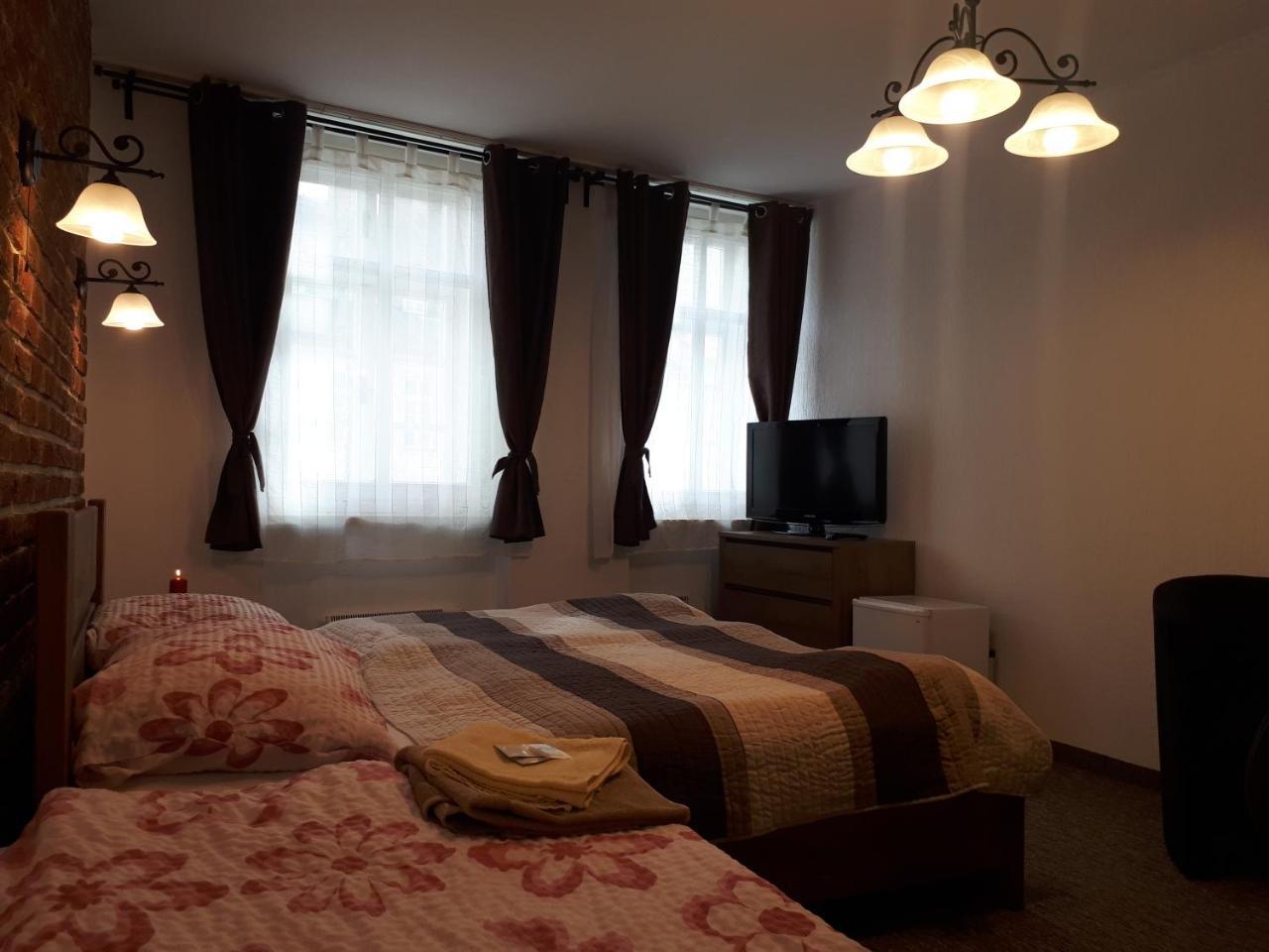 Penzion - Restaurant U Zamku Becov nad Teplou Luaran gambar