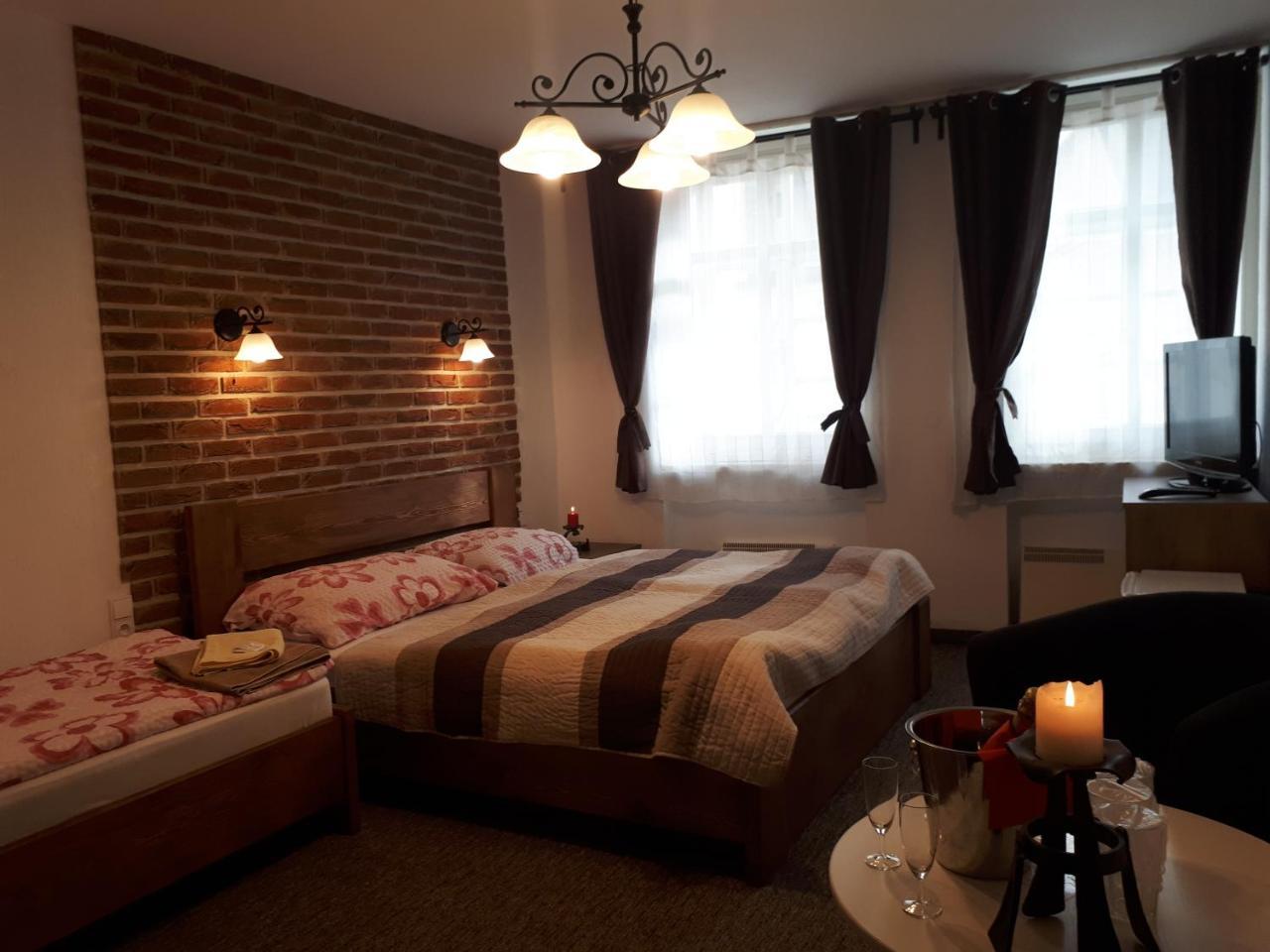 Penzion - Restaurant U Zamku Becov nad Teplou Luaran gambar