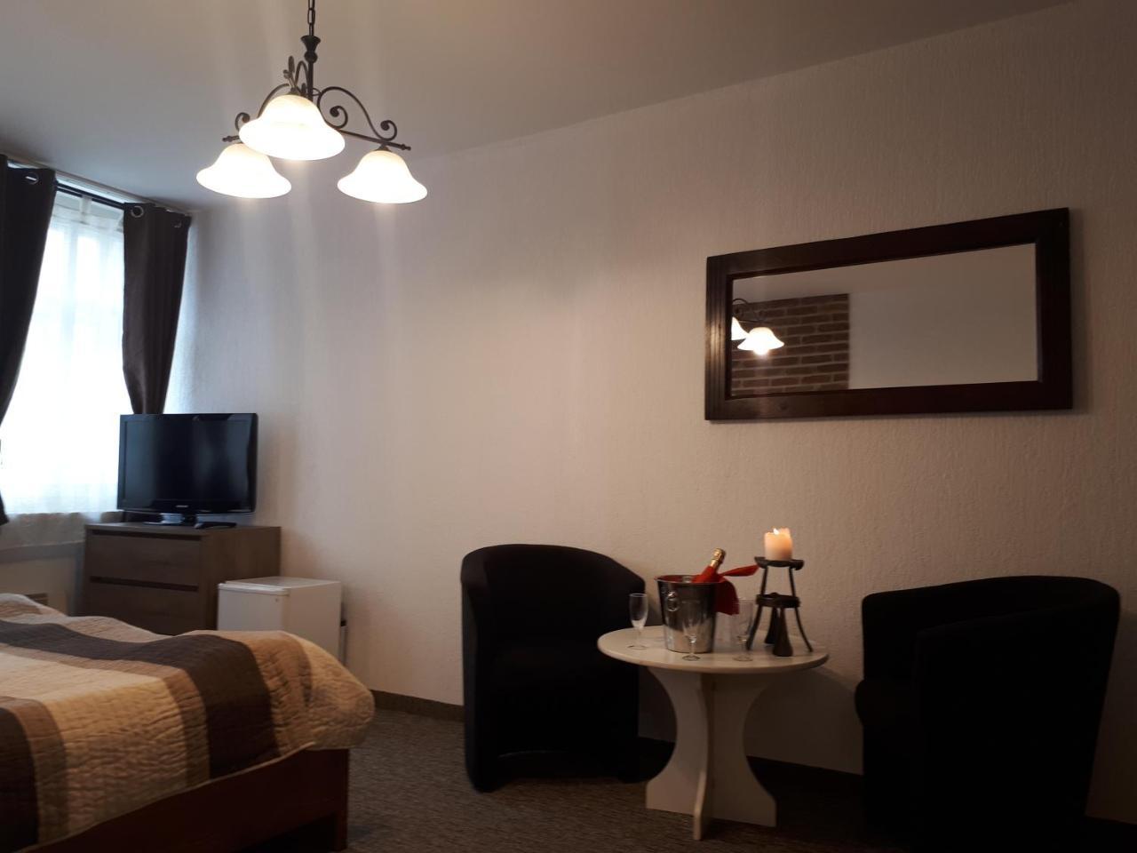 Penzion - Restaurant U Zamku Becov nad Teplou Luaran gambar