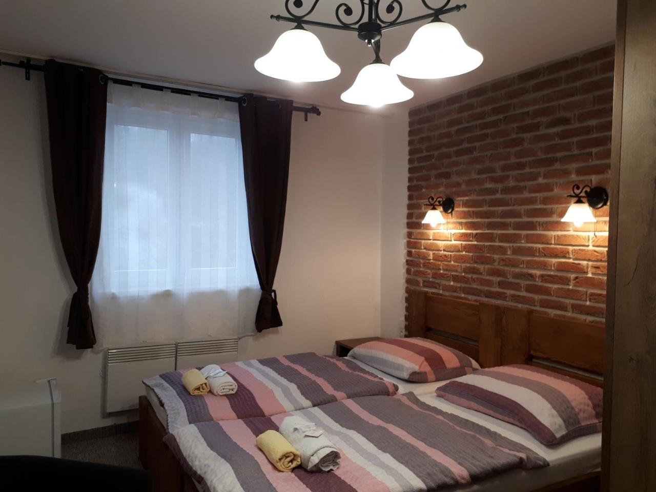 Penzion - Restaurant U Zamku Becov nad Teplou Luaran gambar
