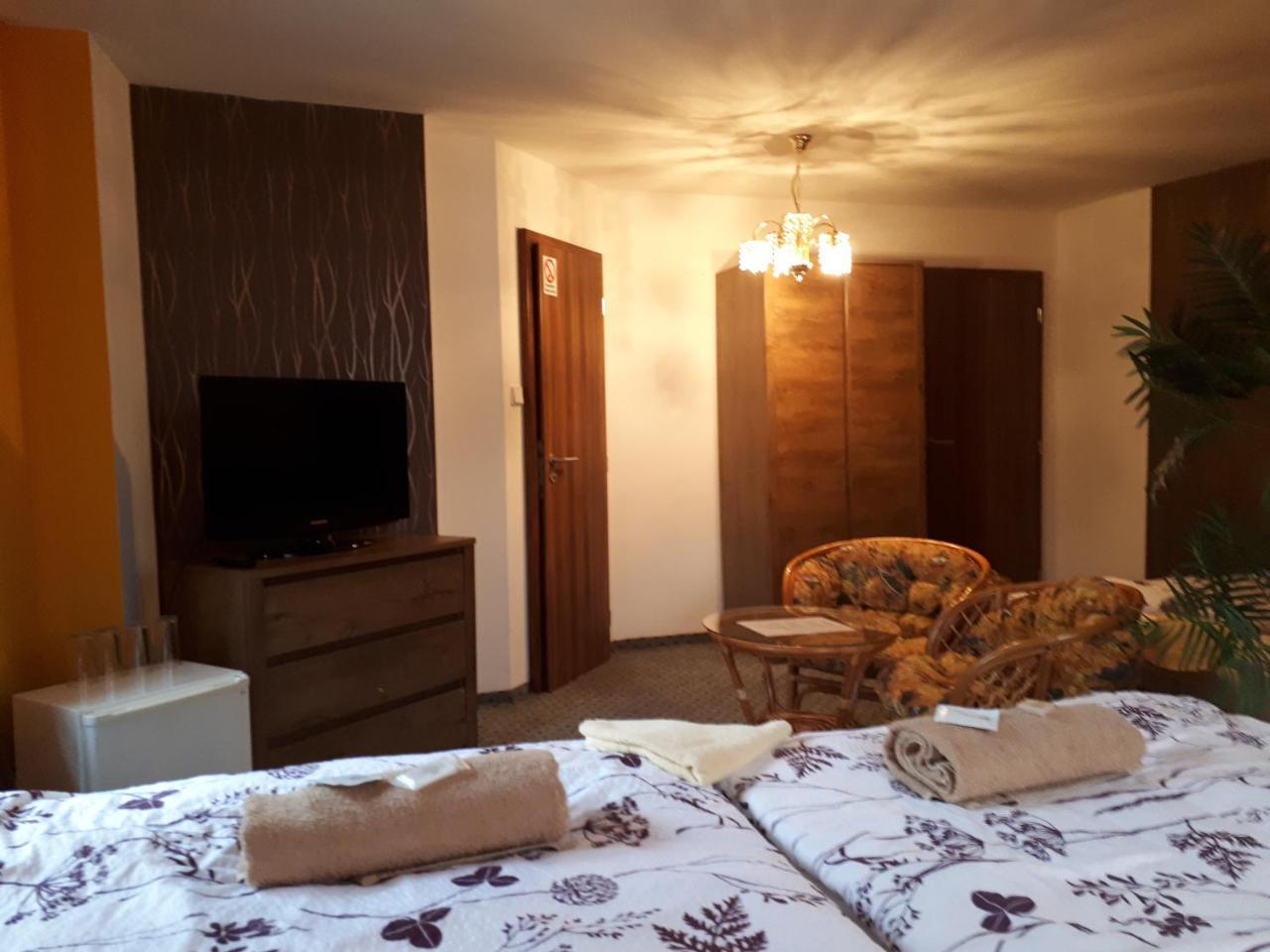 Penzion - Restaurant U Zamku Becov nad Teplou Luaran gambar