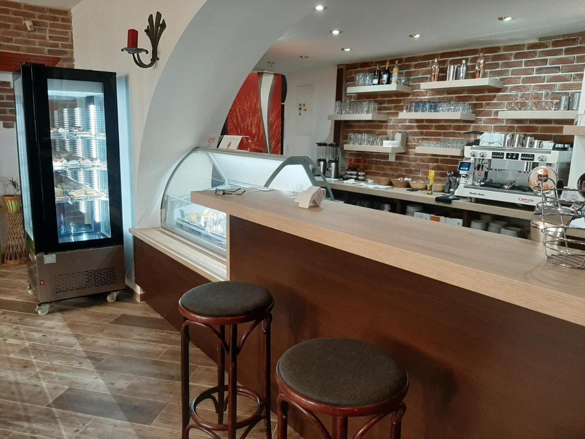 Penzion - Restaurant U Zamku Becov nad Teplou Luaran gambar